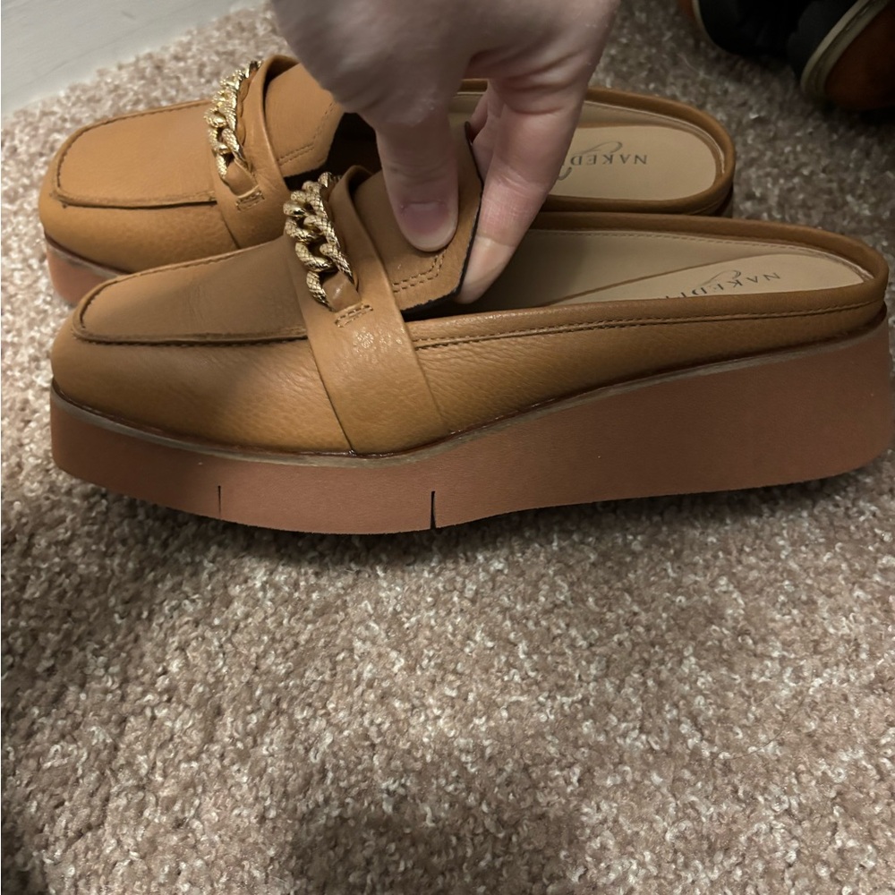 Naked Feet Tan Loafers with Gold Chain - Picture 2 of 2
